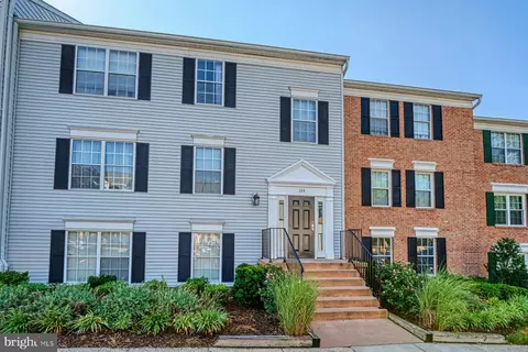 114 Fort Evans Rd SE #B, Leesburg, VA 20175