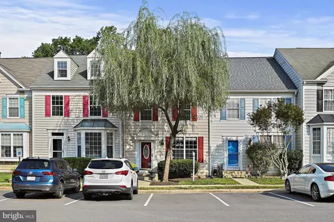 46816 Lawnes Creek Ter, Sterling, VA 20165