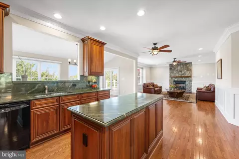 Kitchen - 20369 Medalist Dr, Ashburn, VA 20147 photo 6 of 6