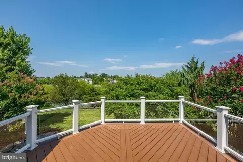 Exterior - 20369 Medalist Dr, Ashburn, VA 20147 photo 5 of 14