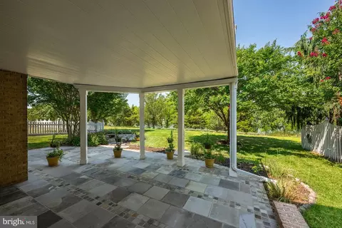 Exterior - 20369 Medalist Dr, Ashburn, VA 20147 photo 7 of 14