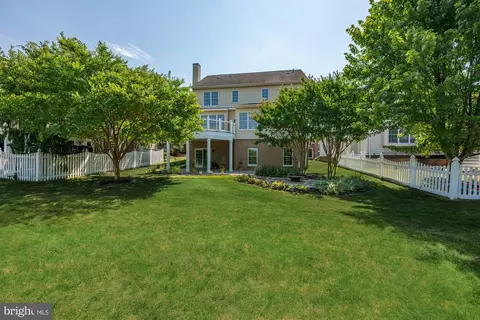 Exterior - 20369 Medalist Dr, Ashburn, VA 20147 photo 9 of 14