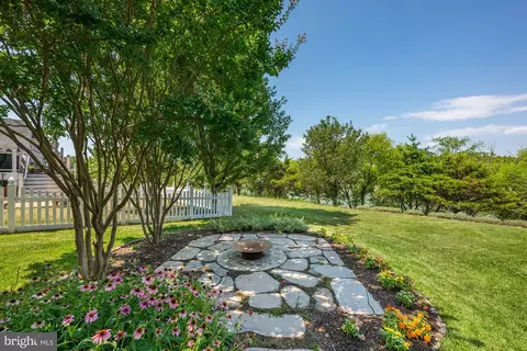 Exterior - 20369 Medalist Dr, Ashburn, VA 20147 photo 8 of 14