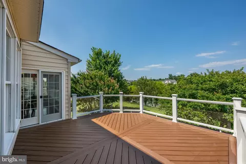 Exterior - 20369 Medalist Dr, Ashburn, VA 20147 photo 4 of 14