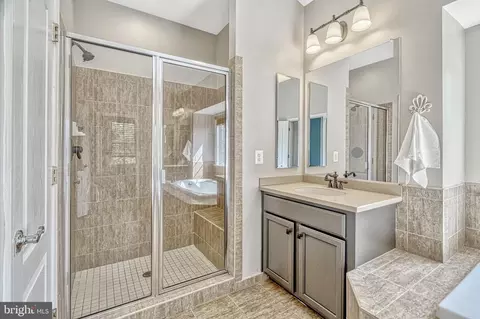 Bath - 22181 Windy Pine Ct, Broadlands, VA 20148 photo 3 of 7