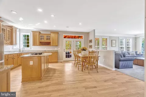 Kitchen - 22181 Windy Pine Ct, Broadlands, VA 20148 photo 6 of 10