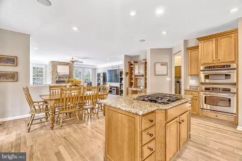 Kitchen - 22181 Windy Pine Ct, Broadlands, VA 20148 photo 4 of 10