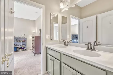 Bath - 22181 Windy Pine Ct, Broadlands, VA 20148 photo 5 of 7