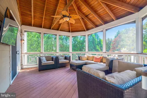 Exterior - 22181 Windy Pine Ct, Broadlands, VA 20148 photo 9 of 12