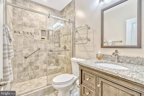 Bath - 22181 Windy Pine Ct, Broadlands, VA 20148 photo 7 of 7