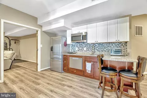 Kitchen - 22181 Windy Pine Ct, Broadlands, VA 20148 photo 8 of 10