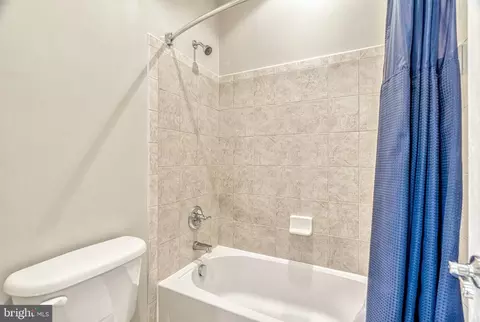 Bath - 22181 Windy Pine Ct, Broadlands, VA 20148 photo 6 of 7