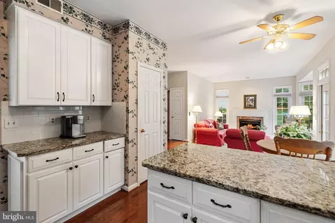 Kitchen - 43941 Reliance Ct, Ashburn, VA 20147 photo 5 of 8
