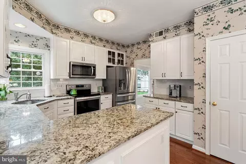 Kitchen - 43941 Reliance Ct, Ashburn, VA 20147 photo 3 of 8
