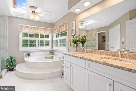 Bath - 43941 Reliance Ct, Ashburn, VA 20147 photo 3 of 7