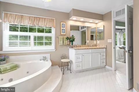 Bath - 43941 Reliance Ct, Ashburn, VA 20147 photo 6 of 7