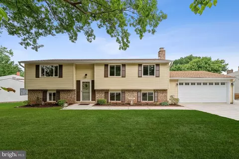 141 Magnolia Rd, Sterling, VA 20164