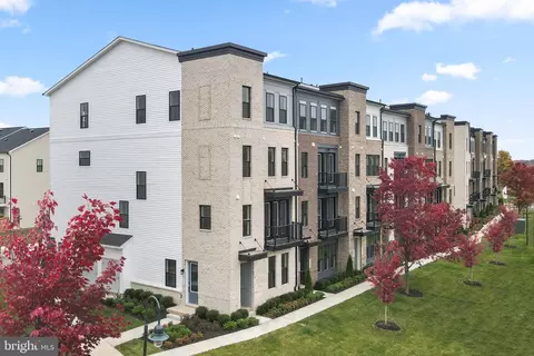 43316 Farringdon Sq, Broadlands, VA 20148