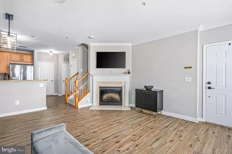 Living - 42599 Cardinal Trace Ter, Brambleton, VA 20148 photo 2 of 4