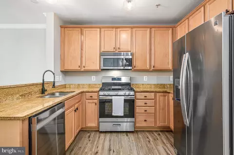 Kitchen - 42599 Cardinal Trace Ter, Brambleton, VA 20148 photo 2 of 3