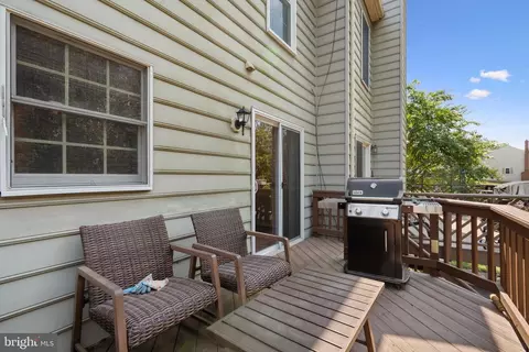Exterior - 44006 Aberdeen Ter, Ashburn, VA 20147 photo 5 of 7