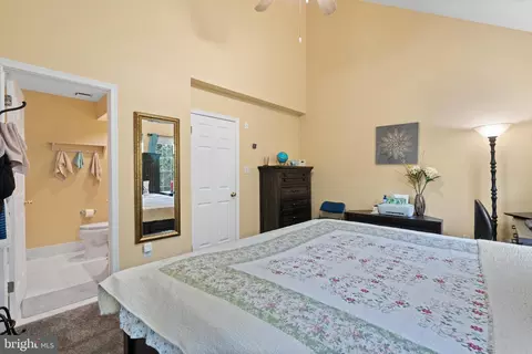 Bedroom - 44006 Aberdeen Ter, Ashburn, VA 20147 photo 4 of 10