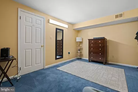 Bedroom - 44006 Aberdeen Ter, Ashburn, VA 20147 photo 8 of 10