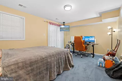 Bedroom - 44006 Aberdeen Ter, Ashburn, VA 20147 photo 9 of 10