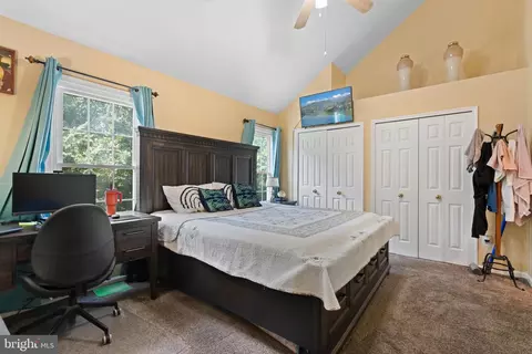 Bedroom - 44006 Aberdeen Ter, Ashburn, VA 20147 photo 3 of 10