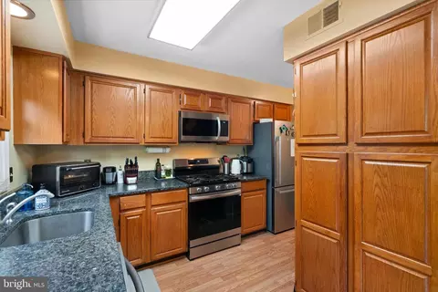 Kitchen - 44006 Aberdeen Ter, Ashburn, VA 20147 photo 1 of 3