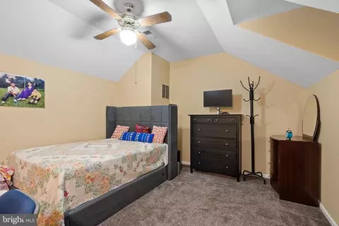 Bedroom - 44006 Aberdeen Ter, Ashburn, VA 20147 photo 5 of 10
