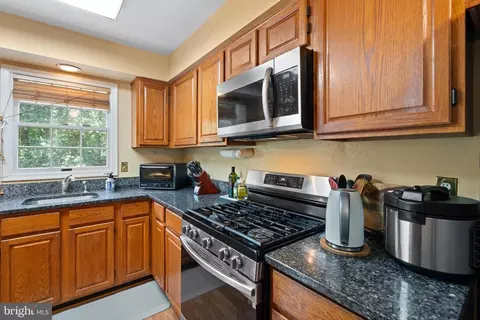 Kitchen - 44006 Aberdeen Ter, Ashburn, VA 20147 photo 2 of 3
