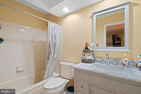 Bath - 44006 Aberdeen Ter, Ashburn, VA 20147 photo 1 of 4