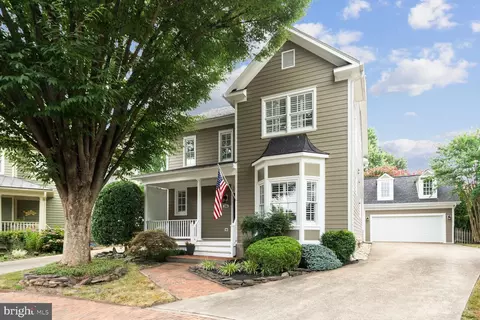 216 Andover Ct NE, Leesburg, VA 20176