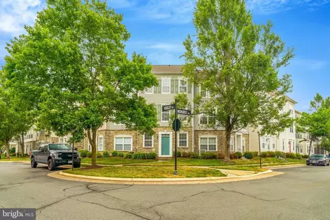 21800 Kelsey Sq, Ashburn, VA 20147