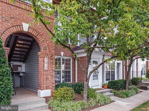 21817 Baldwin Sq, Sterling, VA 20164