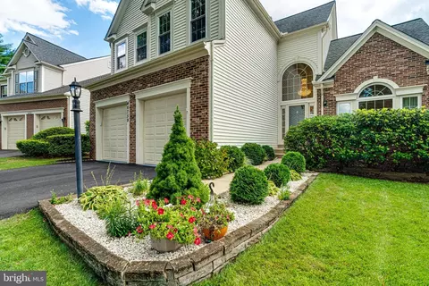 46759 Willowood Pl, Sterling, VA 20165