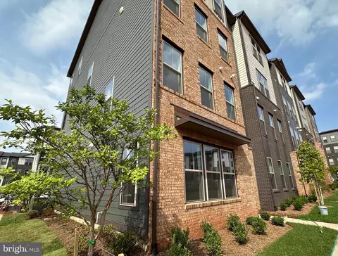 20894 Hummingbird Ter #93, Sterling, VA 20165