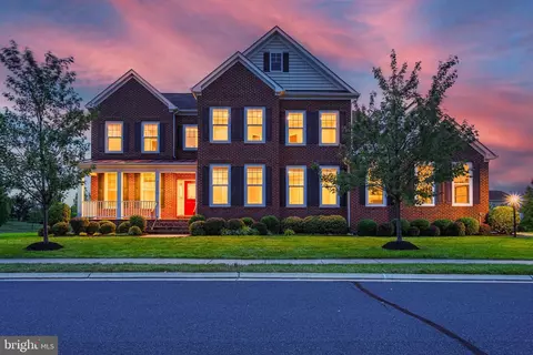23447 Lofthill Dr, Brambleton, VA 20148