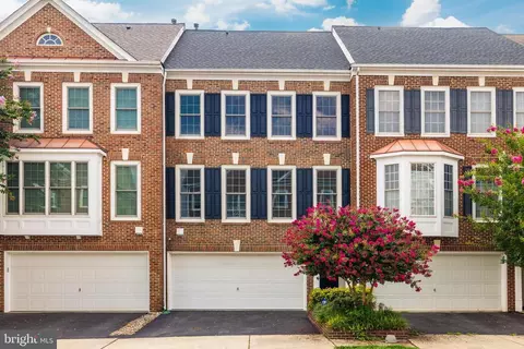 26105 Nimbleton Sq, Chantilly, VA 20152