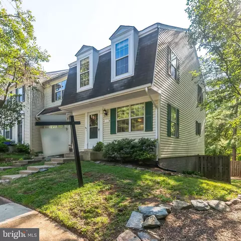 11 Palmer Ct, Sterling, VA 20165
