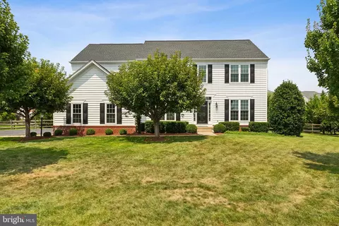 43926 Middlesex Dr, Chantilly, VA 20152