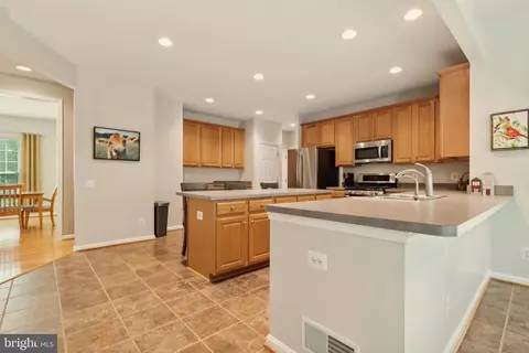 Kitchen - 43926 Middlesex Dr, Chantilly, VA 20152 photo 2 of 3
