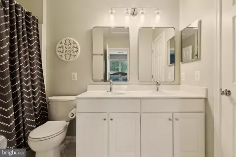Bath - 43926 Middlesex Dr, Chantilly, VA 20152 photo 7 of 7