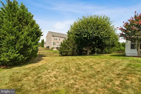 Exterior - 43926 Middlesex Dr, Chantilly, VA 20152 photo 11 of 12