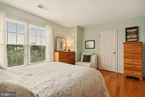 Bedroom - 43926 Middlesex Dr, Chantilly, VA 20152 photo 14 of 14