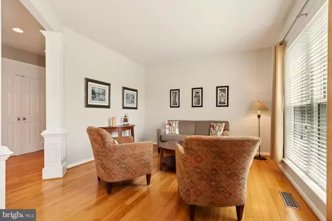 Living - 43926 Middlesex Dr, Chantilly, VA 20152 photo 1 of 2