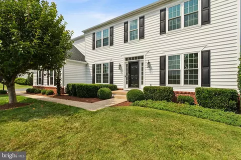 Exterior - 43926 Middlesex Dr, Chantilly, VA 20152 photo 6 of 12