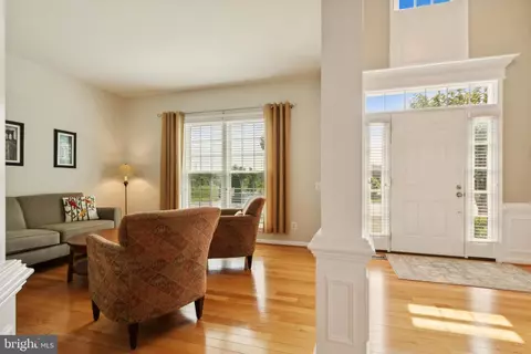 Entry Way - 43926 Middlesex Dr, Chantilly, VA 20152 photo 3 of 15