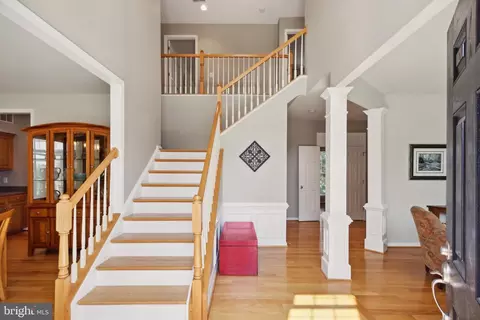 Entry Way - 43926 Middlesex Dr, Chantilly, VA 20152 photo 1 of 15